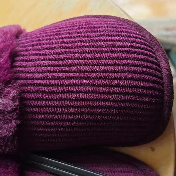 EAST 5TH BRAND WOMENS WINE COLOR RIBBED & FAUX FUR SLIP-ON SLIPPERS SIZE SMALL - Picture 2 of 11